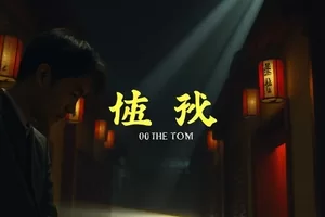 便利店冷柜前的背影，电影《凌晨四点的便利店》剧照